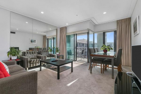 Stunning & Spacious Haven on the Waterfront!